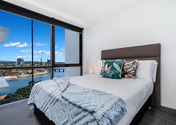 Circle On Cavill Riverview Apartment 450 Metre To The Beach