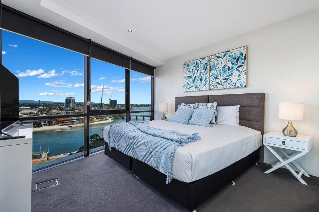 Apartment Circle On Cavill Riverview Apartment 450 Metre To The Beach *