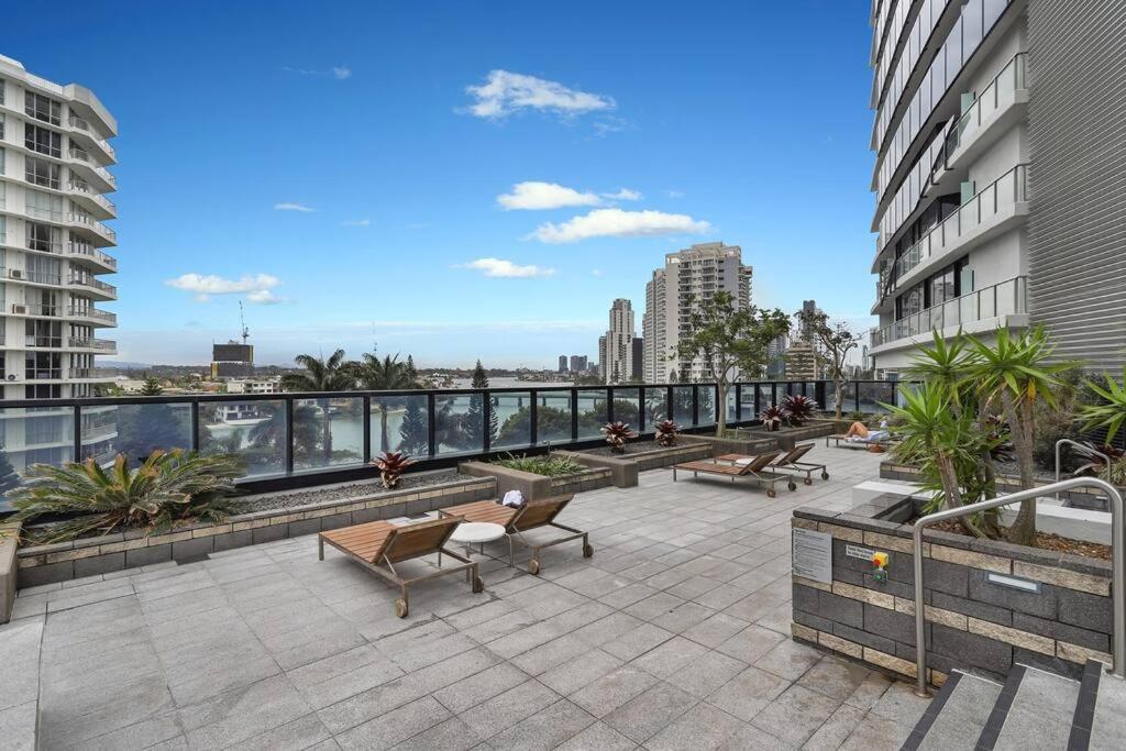 Circle On Cavill Riverview Apartment 450 Metre To The Beach *